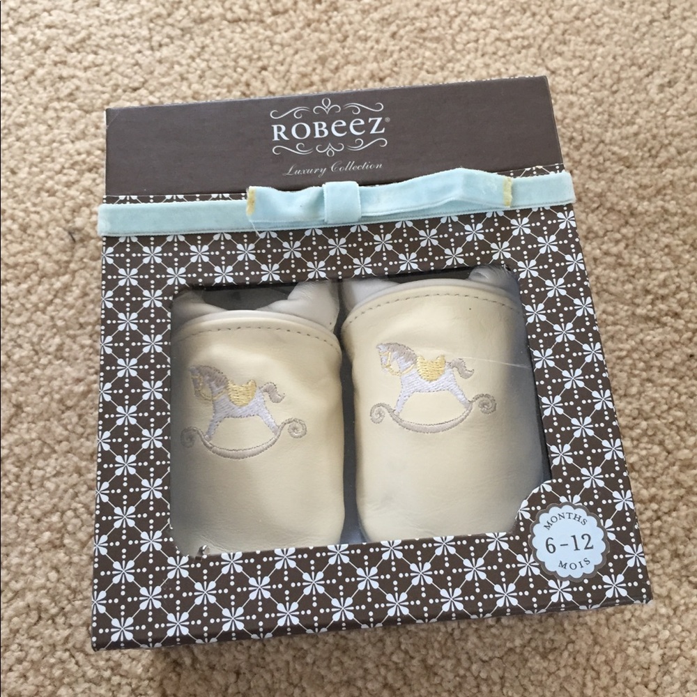 Robeez. Baby shoes. New. Rare. 6-12 months.
